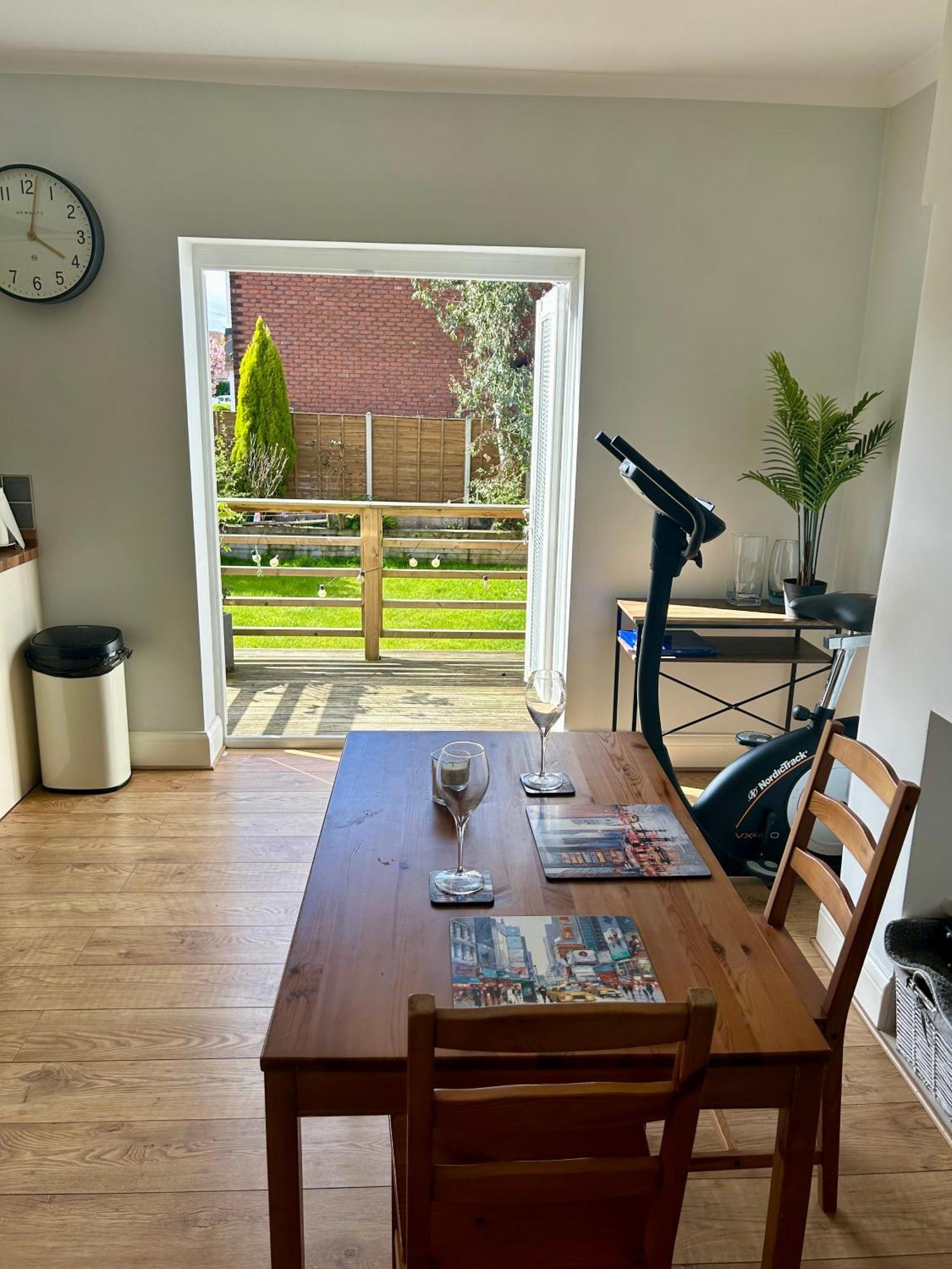 Quiet Double Bedroom With Garden View, Breakfast Hazel Grove Exterior photo